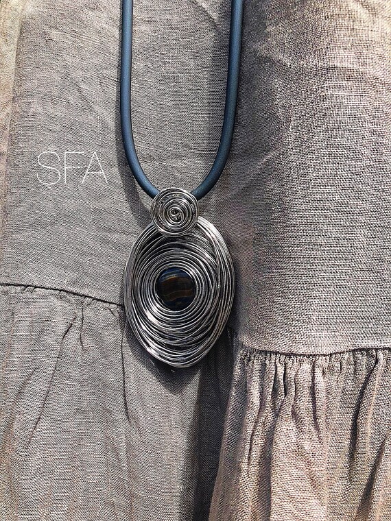 Lagenlook large twisted wire pendant with central stone, on thick rubber necklace