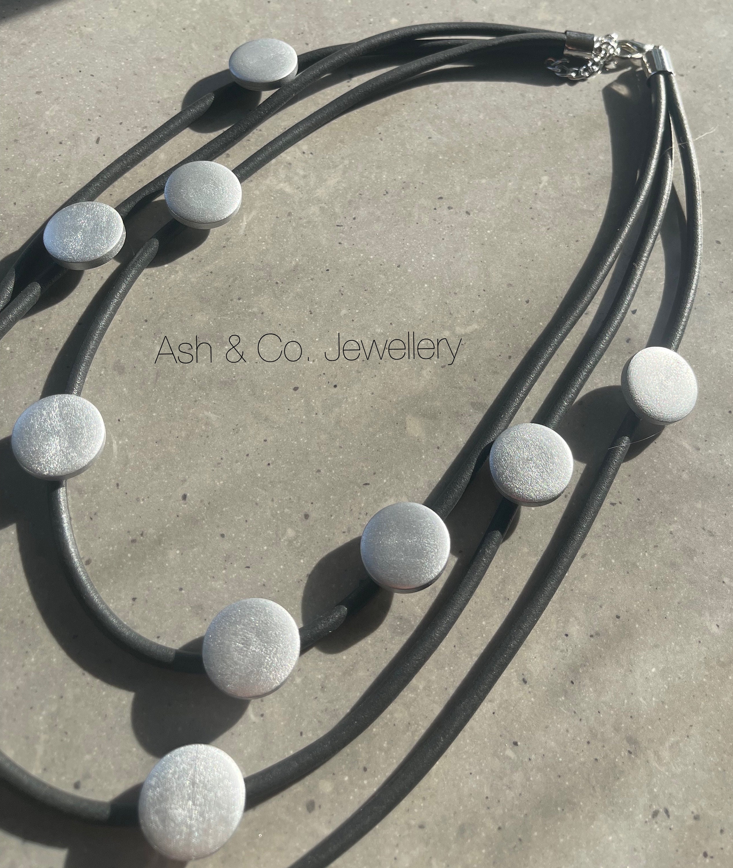Collier Noir En Caoutchouc Et Bois - Neuf Sans Emballage, Marque Boutique Parisienne