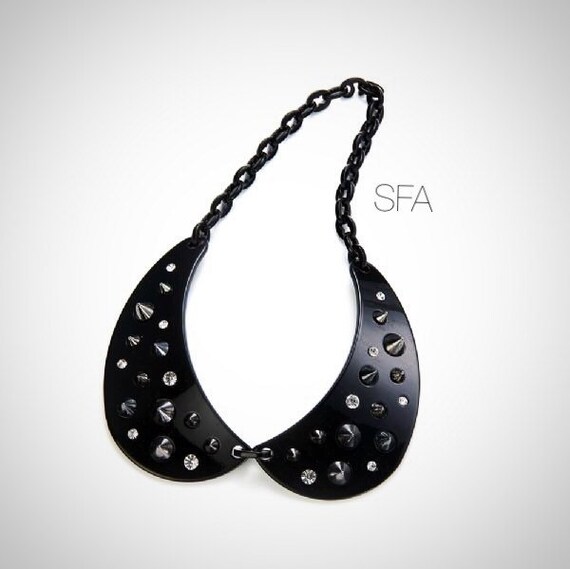 The collette collar acylic necklace, with stud design. Available in blue or black