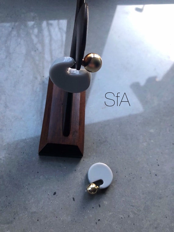 Lagenlook earrings, with grey acrylic discs and gold ball fastener. For pierced ears.