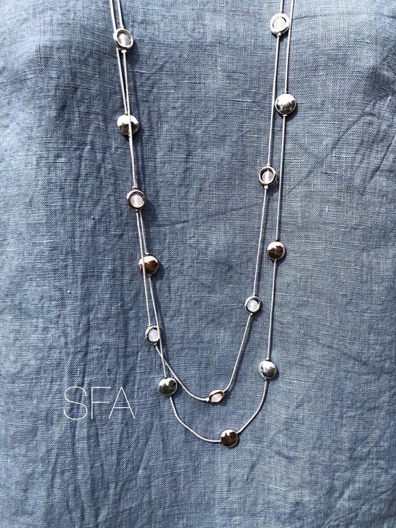Double thread necklace with discs, circles and glass beads, in silver plated or rose gold plated and silver