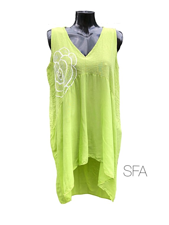 Stunning lagenlook silky and linen tunic top. Made from rayon and linen. With flower print and pearl effect. In 3 different colours.