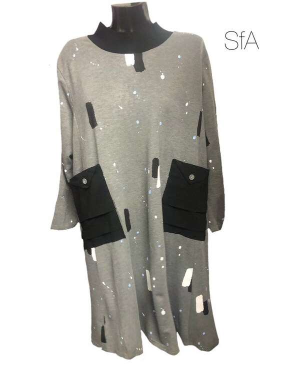 Lagenlook quirky dress by Bella blue, in grey with paint splash effect, and patch pockets. Plus size Size L/XL