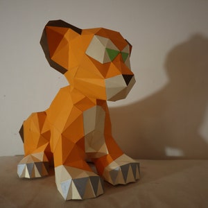Simba leone cartaceo DXF, PDF, Lowpoly cartaceo cucciolo di leone, decoro, modello, download, modello, scultura fatta a mano cucciolo di leone
