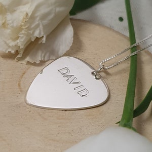 Collar con púa de guitarra - Soporte para púa de guitarra de oro personalizado - Regalo personalizado para hombres y mujeres - Regalo hecho a mano para él, esposo, novio, papá