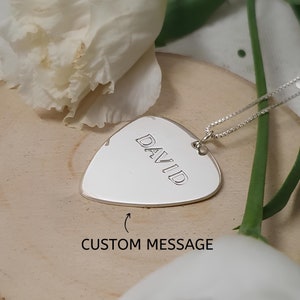 Collar de púa de guitarra de oro personalizado: colgante con soporte grabado personalizado, regalo hecho a mano para él, esposo, novio, papá - Joyas para amantes de la música