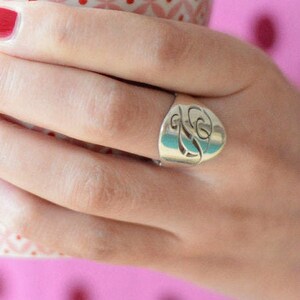 Anillo con inicial - Anillo con letra cursiva en plata - Anillo con nombre en oro para mujer - Anillo personalizado para esposa o novia - Anillo con sello inicial con inicial personalizada