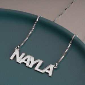 Collar con nombre personalizado en plata de ley - Joyas con letras bañadas en oro personalizadas - Colgante grabado elegante para mujer - Regalo único para ella