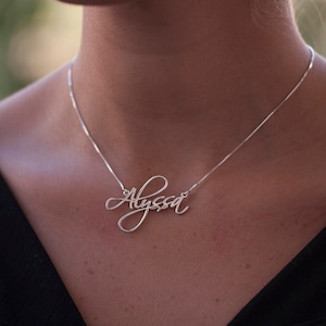 Personalisierte Schrift Namen Halskette in Gold und Sterling Silber - Individuell gravierte Schmuck für Frauen - Elegantes Geschenk für Sie