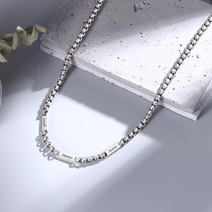 Collar con nombre grabado para hombre: cadena de acero inoxidable personalizada con 1 a 5 etiquetas personalizadas. Regalo para papá, esposo o novio.