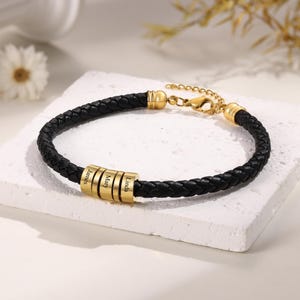 Pulsera personalizada para hombre: joyería personalizada en oro negro, pulsera de cuero o cuentas grabadas, un regalo sencillo para él, papá o novio.