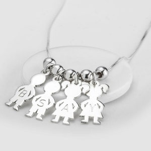 Collar con nombre de niño - Collar para niño y niña - Collar para hija e hijo - Regalo para el Día de la Madre - Dijes grabados para mamá - El mejor regalo para mamá primeriza