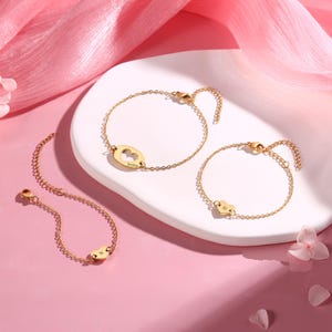 Mother Daughter Bracelet Set – Custom Engraved Heart Jewelry for Mom & Daughter – Matching Bracelets Gift, 1–10 Personalized Names