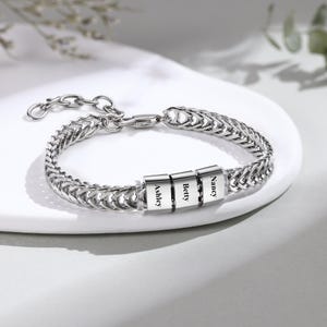Pulsera personalizada para hombre: cadena de acero inoxidable con 1 a 5 cuentas grabadas con nombre. Pulsera de plata personalizada, regalo para papá, esposo o él.