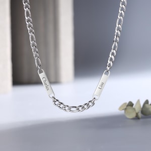 Collar grabado para hombre - Collar personalizado para papá con nombres de niños - Cadena Figaro de plata grabada personalizada para hombre - Regalo para el Día del Padre