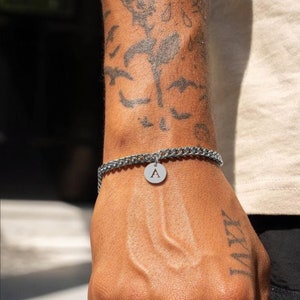 Pulsera de plata con inicial: pulsera personalizada para hombres, pulsera hecha a mano con nombre de hombre, regalo único para novio, papá, esposo, hijo