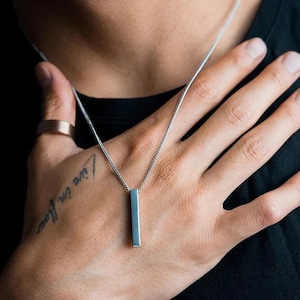 Collar personalizado para hombre - Colgante de barra grabado con láser 3D - Joyas negras con nombres de niños - Regalo perfecto para papá, esposo o hijo