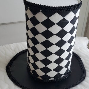 Harlequin Hat Floral Centerpiece Base (10&quot; Brim)
