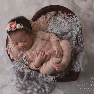 Newborn sleeper, footed baby romper, knitted baby romper, knitted baby outfit, photography outfit, photography props, off white bear set