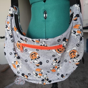 halloween crossbody bag, disney halloween bag, mickey halloween bag, minnie halloween bag, disney bag, bag, crossbody bag, theme park bag