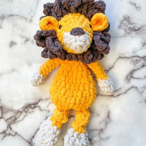 Versandfertig || Löwe Snuggler