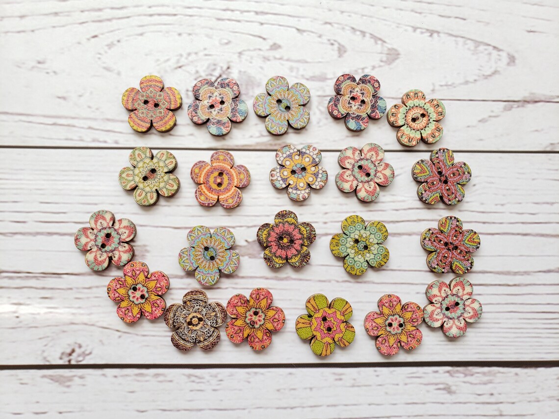 25 Flower shaped wooden buttons 20mm. Design wood button. Etsy