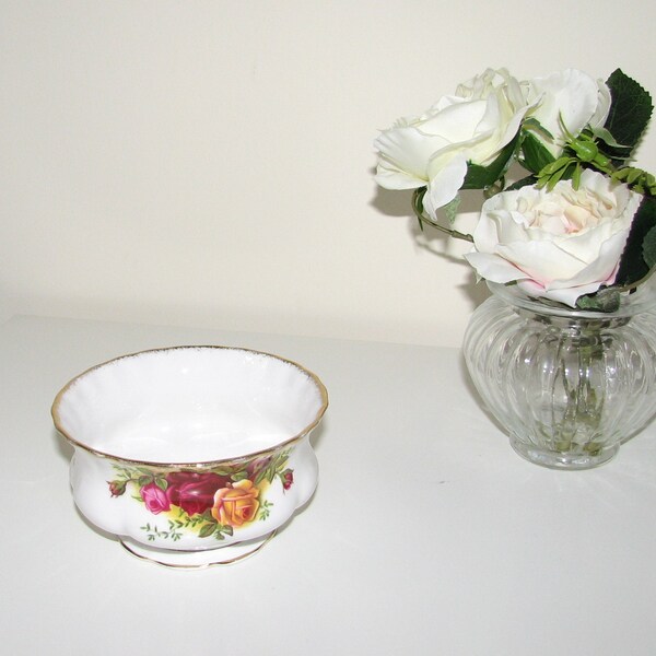 Royal Albert Old Country Roses Sugar Bowl, Original Edition (1962-1973) 4.5 Inch