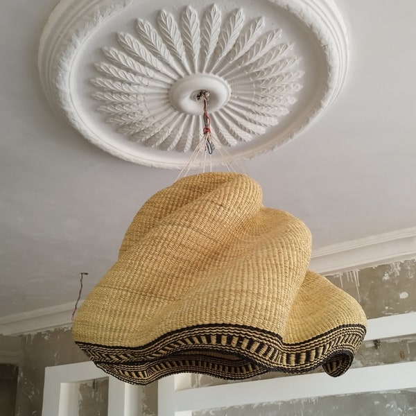 Op maat geweven hanglampenkap, vintage hoge plafondlampenkap - handgemaakt rotan met een golvende, Afrikaanse mand, geweven Bolga-mand,
