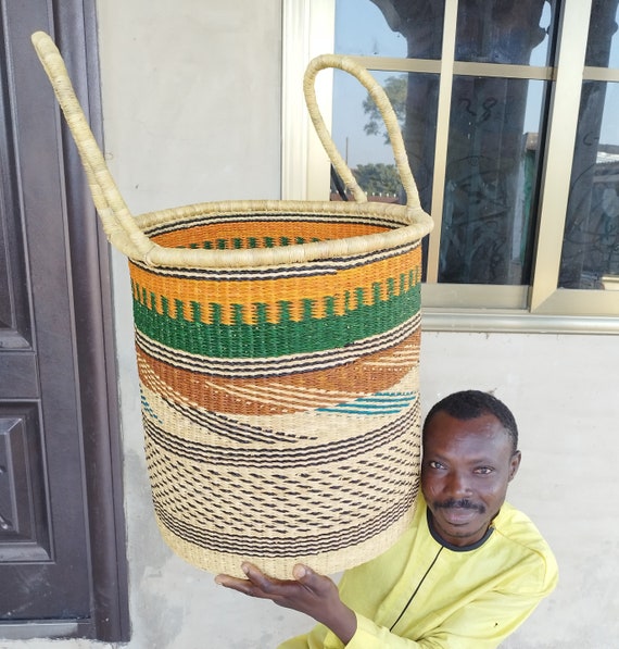 Cesto portabiancheria africano con manico, grande arredamento per  lavanderia in tessuto fatto a mano, cesto portaoggetti in vimini Bolga -   Italia