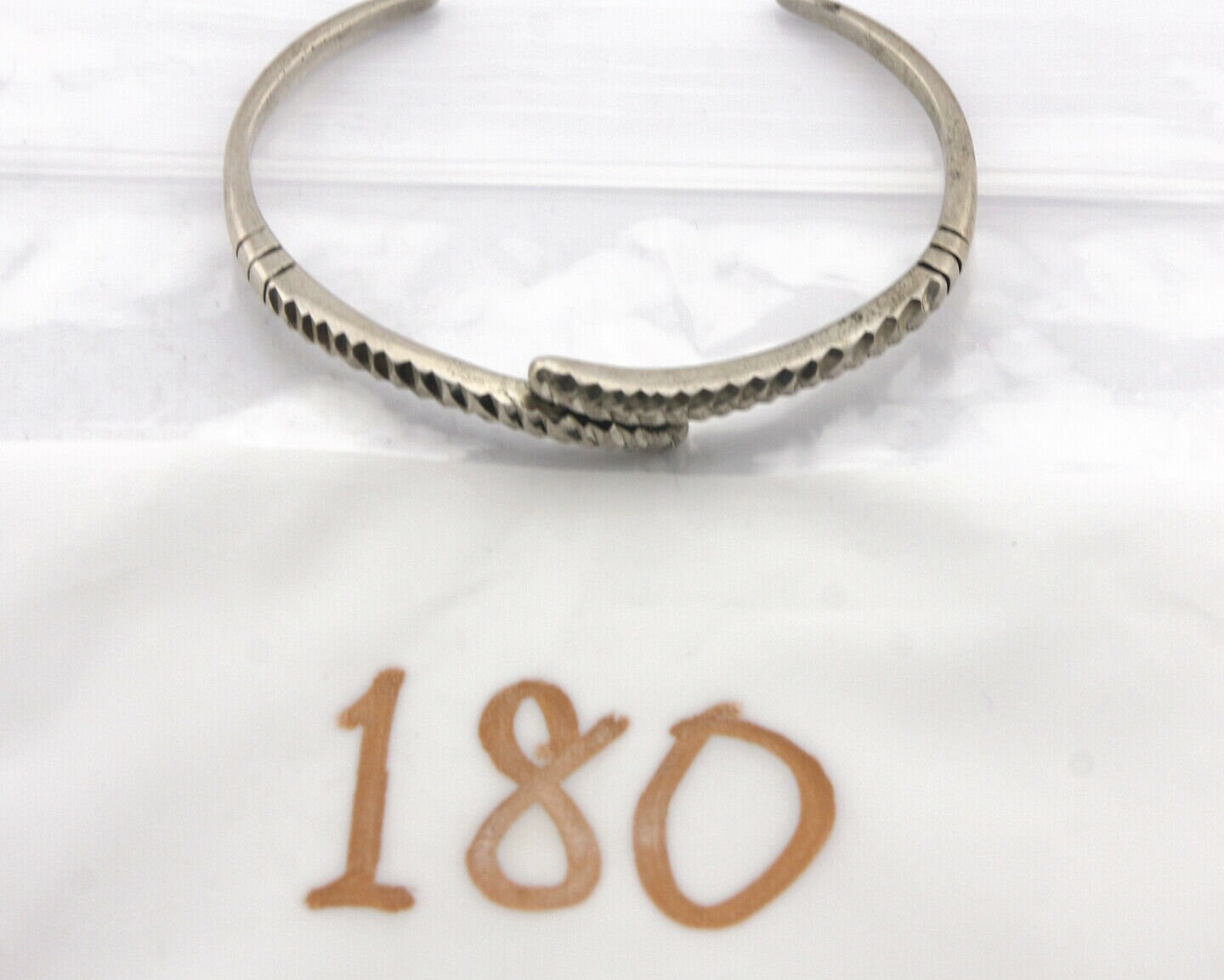 ナバホ族　シルバー バングル ダグラス　エッツィー　925 INDIAN JEWELRY ナバホ族|オーバーレイ|シルバー|バングル