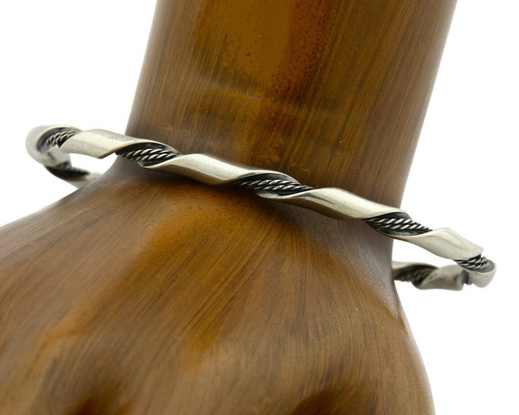 Navajo Handmade Bracelet .925 Silver Native Artis… - image 1