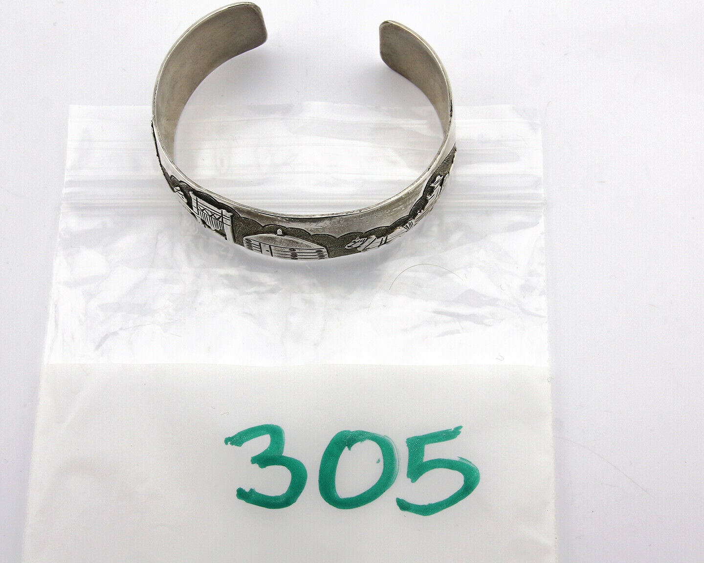 アクセサリー KAHIKO SILVER BANGLE NEEDLE Diamond Bangle Bracelet 1/20 ct tw Round-cut Sterling Silver