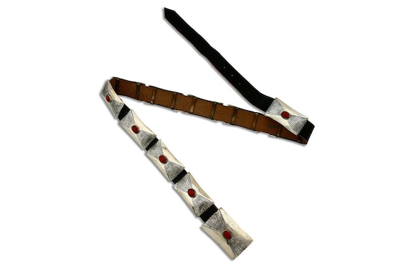 ナバホ族のコンチョベルト .925 シルバー鉱山 #8 コーラル トベ