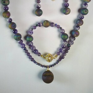 Regenbogen Titan Druzy Achat Geode Ball 24kt vergoldete Sterlingsilber natürliche Kristall Halskette - Chevron Amethyst, gratis Armband + Ohrringe