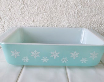 PYREX 'SNOWFLAKE' turquoise retro Casserole Dish, introduced in 1958