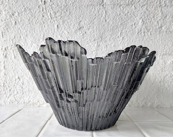 BIG SNAPPHANE GLASBRUK swedish design glass bowl from mid century in a rare dark colour