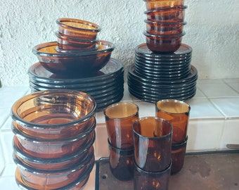 NUUTAJÄRVI LUNA Serie Tumblers/Glasses,Big Bowls Small Bowls, Big plates/Small plates. Brown colour. Designed by Kaj Franck 1971
