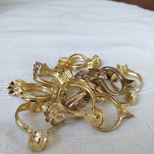 Set of 12 Large Vintage Brass or Metal Curtain Clips–Retro Drapery Rings with Clips–Gold Tone Curtain Hangers–Victorian Style Curtain Clips