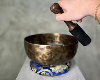 Handcrafted Full Moon Singing Bowls for Spiritual Awakening , 7 Metals Chakra Bowl Tuned for Meditation & Sound Healing , Himalayan Tibatan