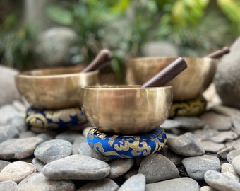 Handcrafted Singing Bowls for Spiritual Awakening , 7 Metals Chakra Bowl Tuned for Meditation & Sound Healing , Himalayan Tibatan