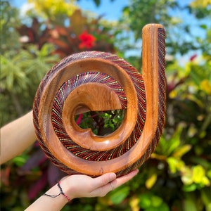 LIDAH® Didgeridoo Instrument - Box Travel Digeridoo - 22 cm - Compacte Australian Muziekinstrumenten - Handgeschilderd Mahonie (Red/Orange Flower LIDAH® Didgeridoo Instrument - Box Travel Digeridoo - 22 cm - Compacte Australian Muziekinstrumenten - Handgeschilderd Mahonie (Red/Orange Flower