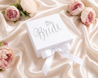 Caja de regalo blanca para la novia: elegante recuerdo de boda con cinta, tamaño pequeño.
