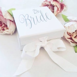 Kleine weiße Braut Geschenkbox, Luxus Geschenkbox, Elegante Geschenkbox, Brautgeschenk, Strumpfbandschachtel, Hochzeitsgeschenkbox, Geschenk für Braut, Schmuck Geschenkbox