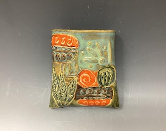 Textured Ceramic Wall Pocket Vase: Lush Garden Colors