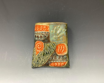 Textured Ceramic Wall Pocket Vase: Lush Garden Colors