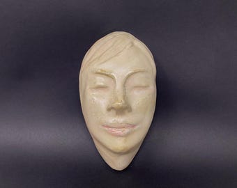 手彫り陶器製女性の顔の壁掛け - 4インチ - Etsy 日本