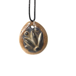 Brown bronze ceramic necklace with floral decoration, irregular shape. Handmade pottery pendant, Mother&#39;s day gift. Birthday gift