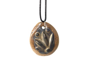 Collar floral de cerámica hecho a mano: colgante de cerámica de bronce marrón