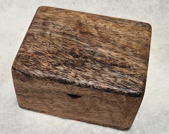 Curly Mango lift lid box