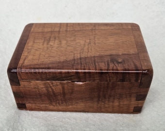 Curly koa flip top box